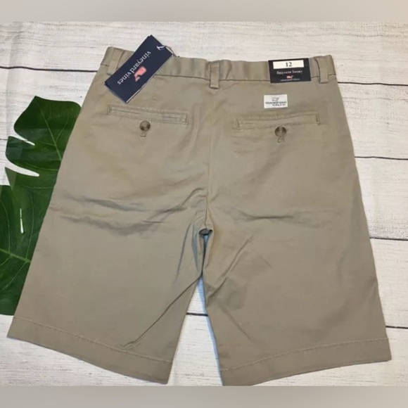 NWT Vineyard Vines Boys Youth Kids 
 Khaki Stretch Breaker Shorts Sz 12 - Picture 1 of 2